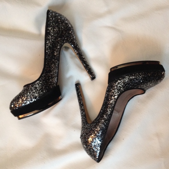 NWT Sexy Vince Camuto silver pumps 4.5" heel 6B/36