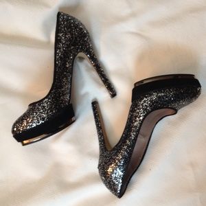 NWT Sexy Vince Camuto silver pumps 4.5" heel 6B/36