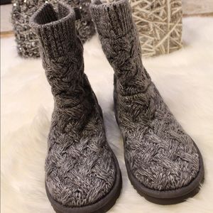 UGG ISLA BOOT Size 7 GRAY
