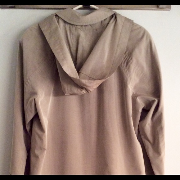 BERGDORF GOODMAN GREY TRENCH COAT FAB!!!! - Picture 2 of 4