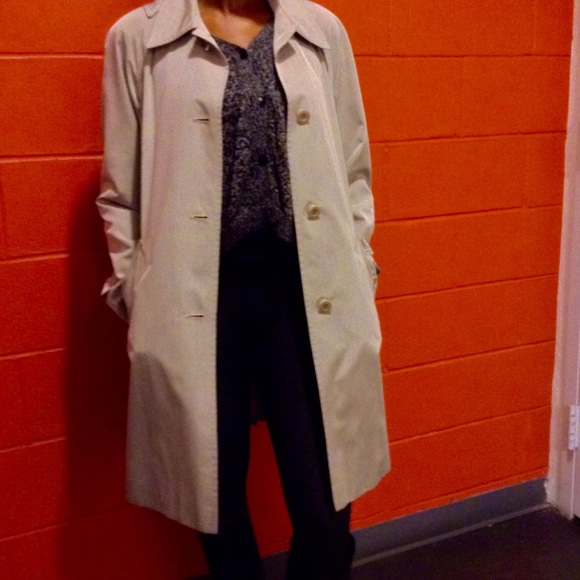 BERGDORF GOODMAN GREY TRENCH COAT FAB!!!! - Picture 4 of 4