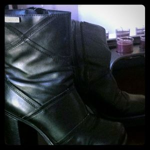 Mudd black heeled boots