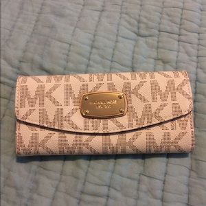 Michael Kors Vanilla Jet Set Wallet NEW