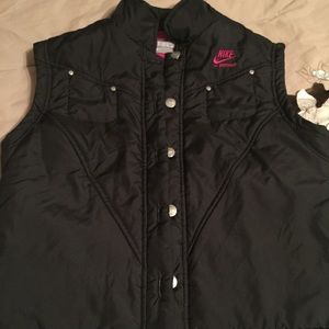 NIKE vest. Fuchsia lining. Very gently used. Sz M