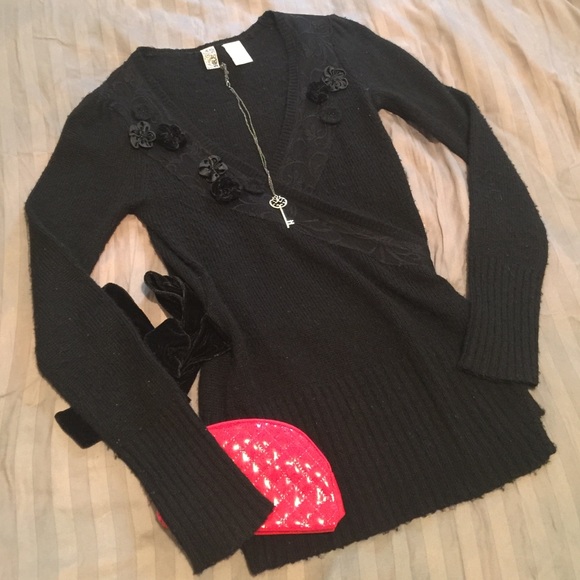 BKE Sweaters - Buckle-Beautiful black sweater!