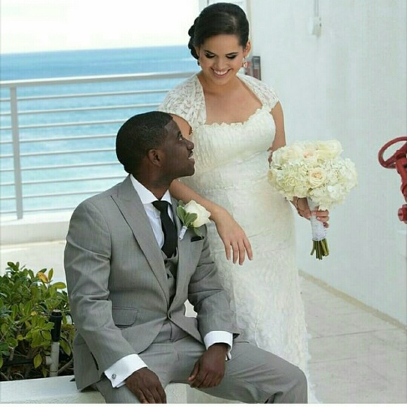 WEDDING DRESS - Picture 2 of 4