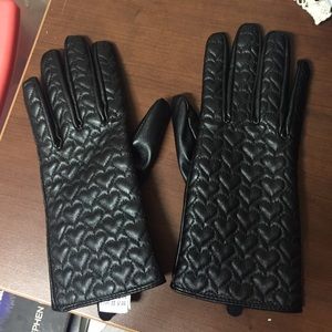 Faux leather heart gloves