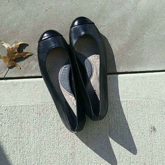 hush puppies black flats