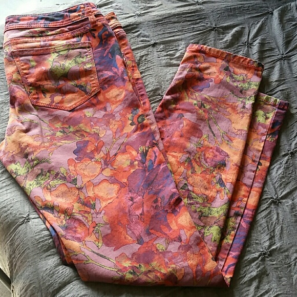 SALE!!!  Awesome floral Ana skinny jean