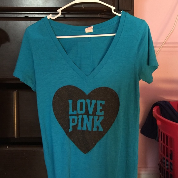 Pink VS tee shirt