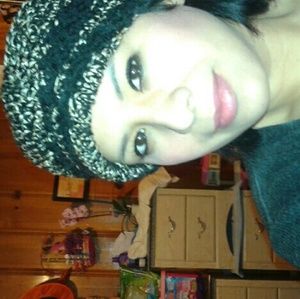 Meet your Posher, Claudia