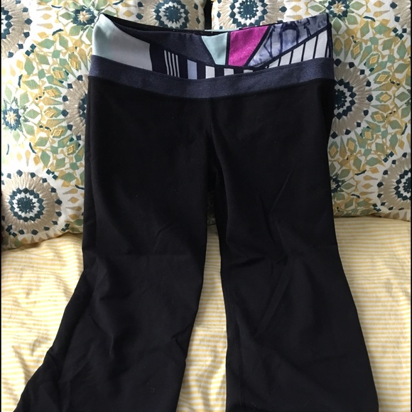 Lululemon cropped yoga pants