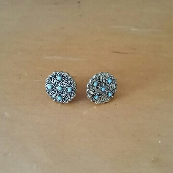 Stud earrings with turquoise embellishments