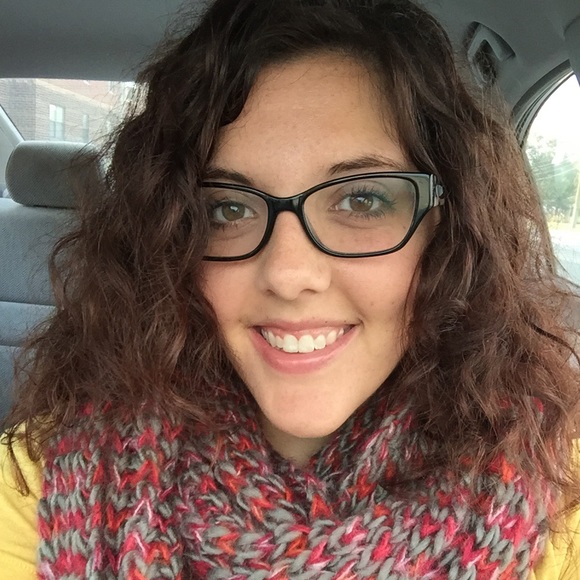 Meet your Posher, Alyssa