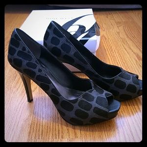 NINE WEST peep toe heels