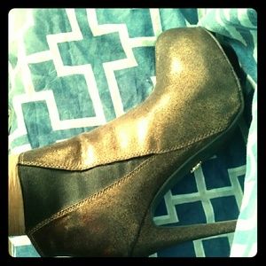 Heel ankle boots