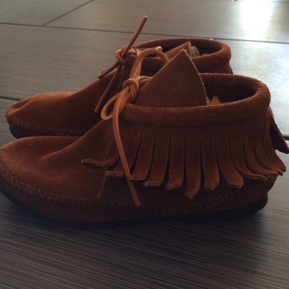 Minnetonka leather ankle boots moccasins 5 nwot