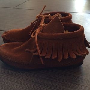 Minnetonka leather ankle boots moccasins 5 nwot