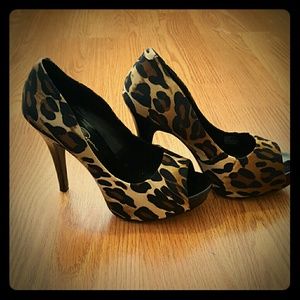 JESSICA SIMPSON cheetah print peep toe heels