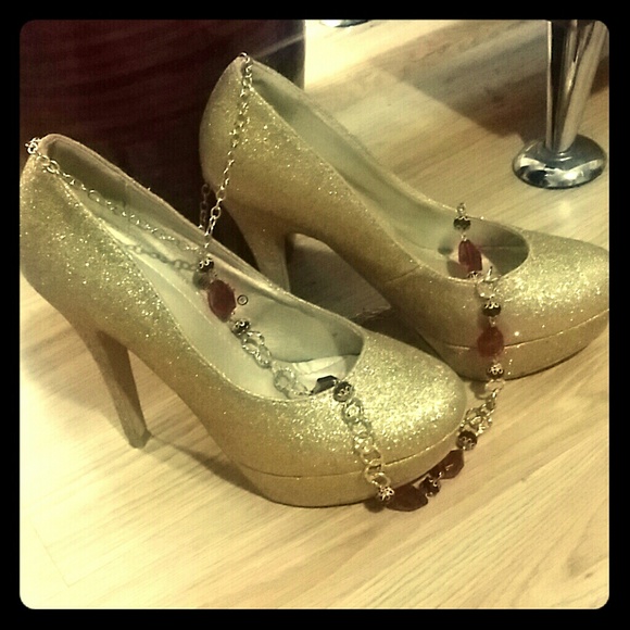Ami clubwear  Gold heels  size 8 1/2