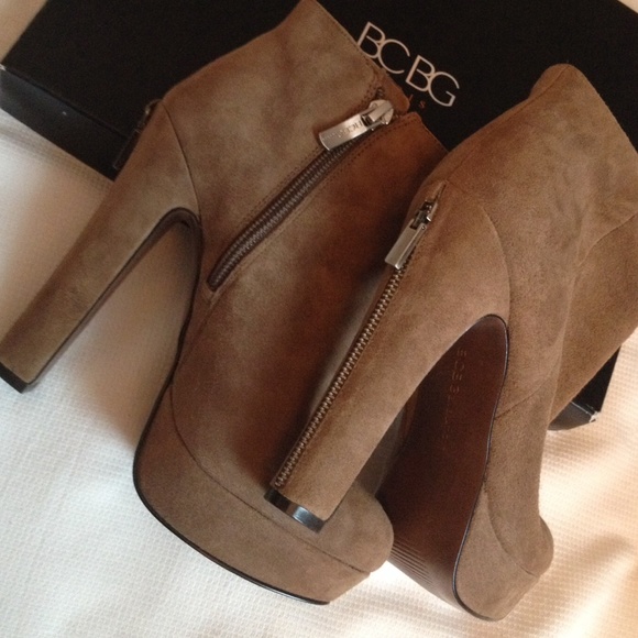 NWOT BCBGeneration Ankle Boots. 5B/35  Heel 5"