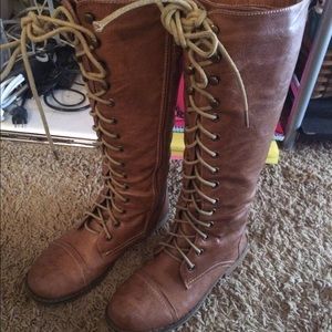 tan lace up boots 👢👢