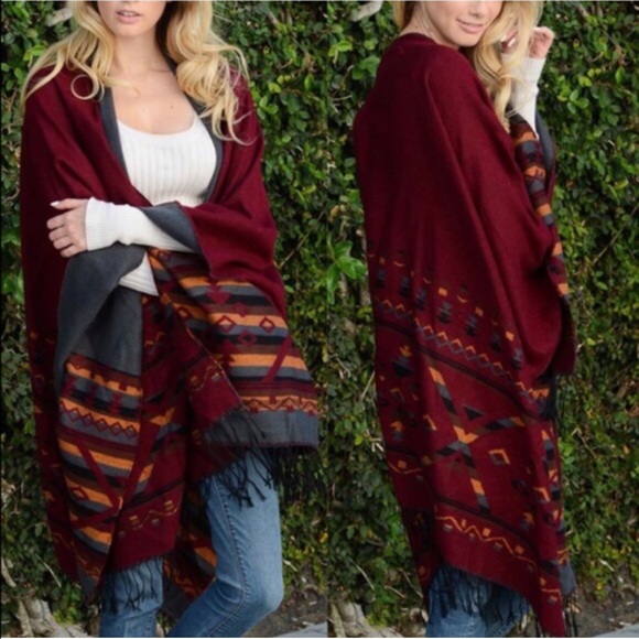 Sweaters - 🚨1 HR SALE🚨CASSIA reversible poncho - BURGUNDY