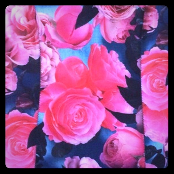 ISO Lululemon Rose Garden