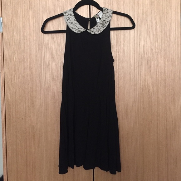 Peterpan collared black dress