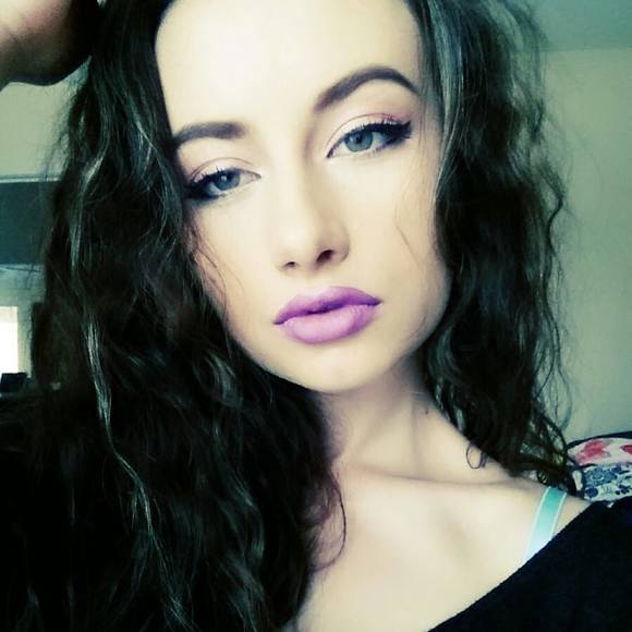 Meet your Posher, Courtney