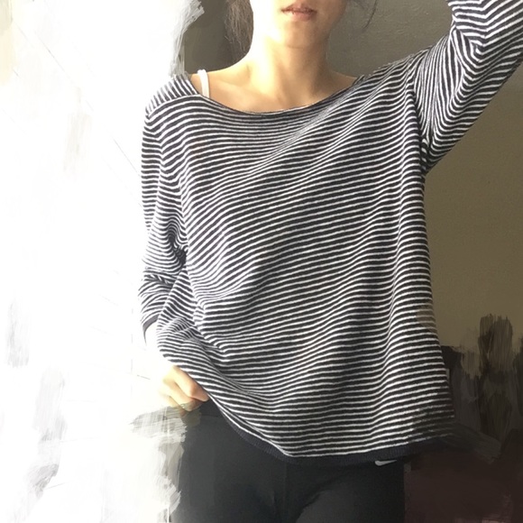 💙Navy White shirt💙 (medium long sleeve)