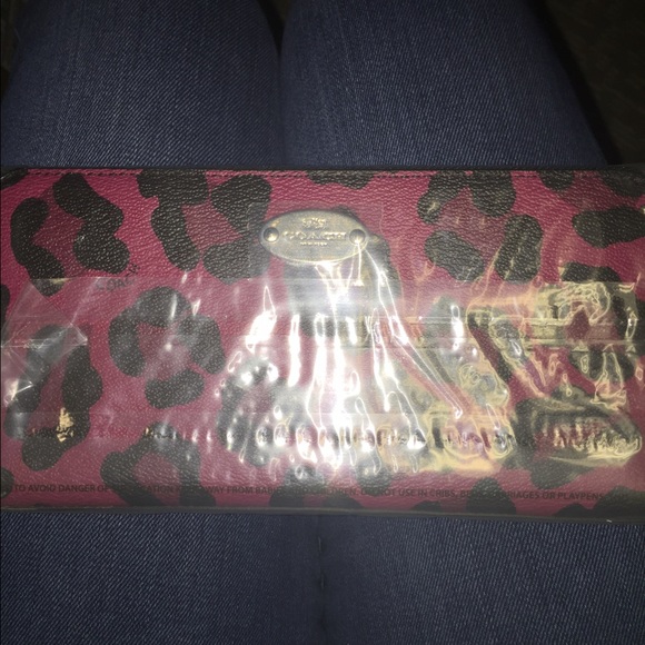 coach wallets cranberry