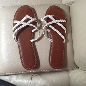 AE sandals 🎁taking offers ❤️