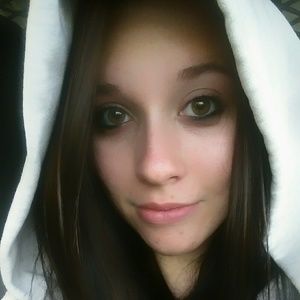 Meet your Posher, Caitlyn