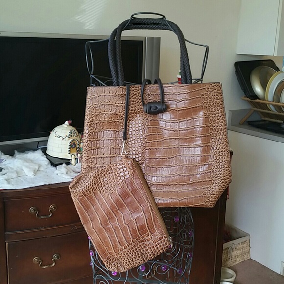 BOUTIQUE Handbags - NEW BROWN TOTE WITH MAKE UP BAG