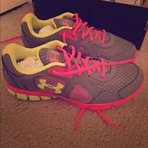 Brand new under armor shoes!