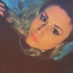 Meet your Posher, Daniella