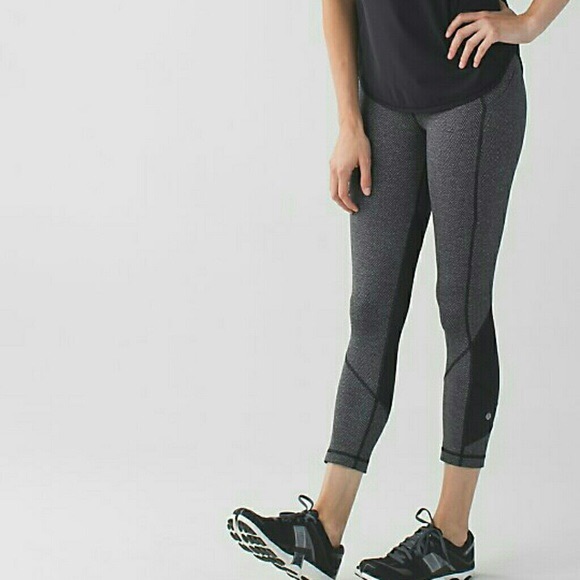 ISO LULULEMON pace rival crops size 4