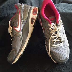 Nike Max Air athletic. Women's 8.5. Gray & pink
