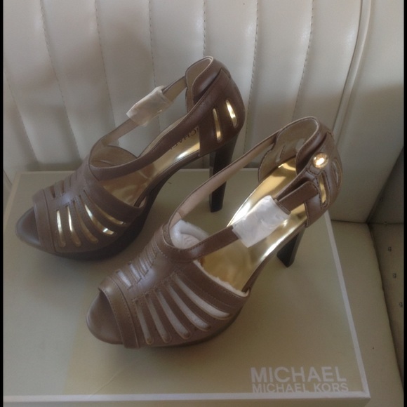 🌹Michael Kors never worn Joslin Platform Shoes