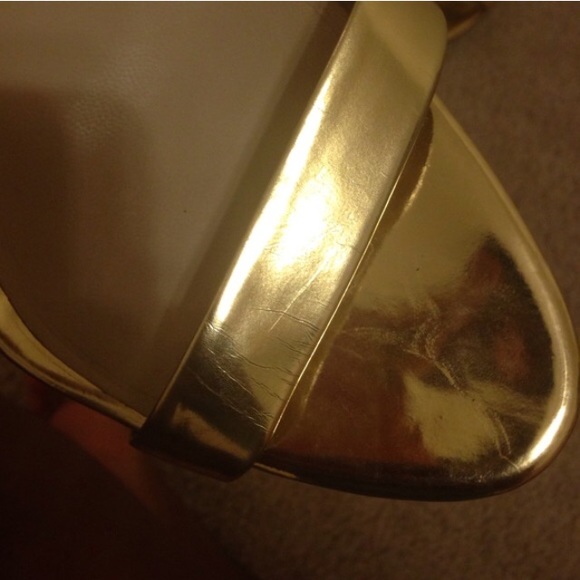 SOLD🎉🎉Zara Gold & Black Platform Heels - Picture 3 of 4