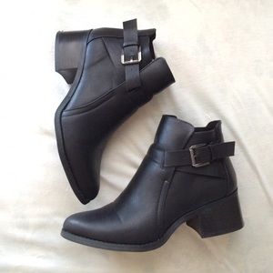 Mia black ankle boots