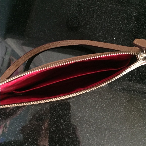 Dooney & Bourke small purse - Picture 3 of 4