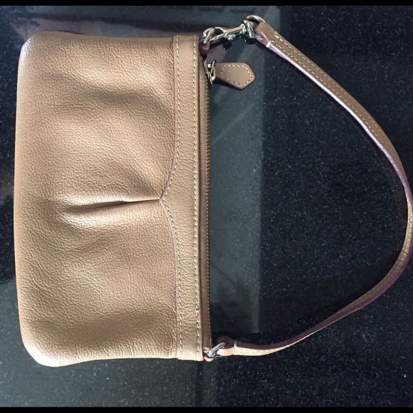 Dooney & Bourke small purse - Picture 4 of 4