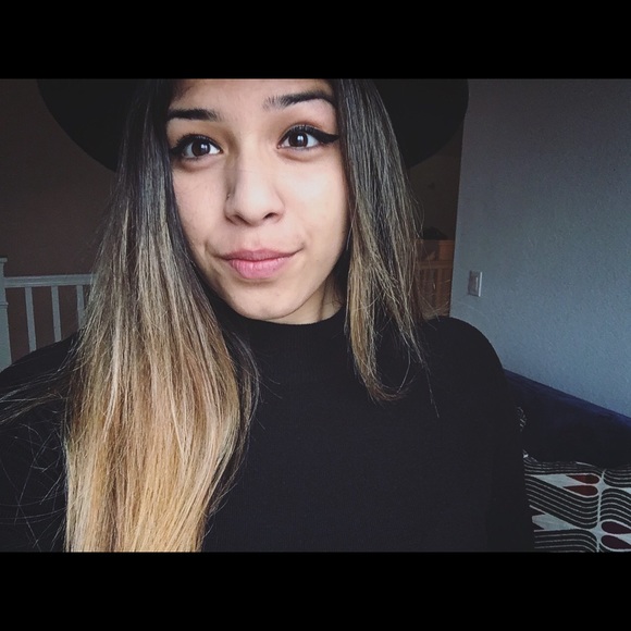 Meet your Posher, Brenda - Picture 2 of 2