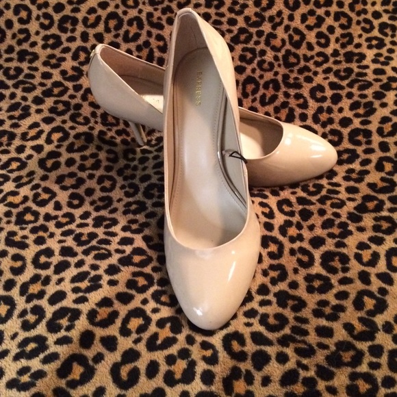 Express Shoes - Picture 1 of 3
