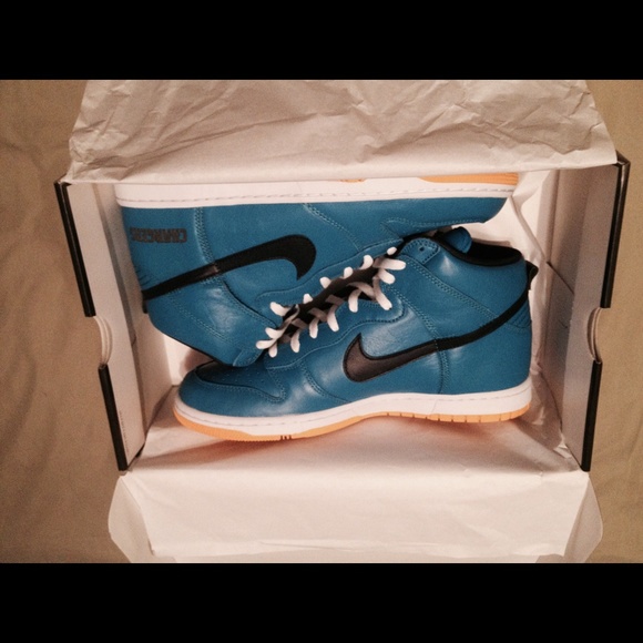 BRAND NEW custom nike sd chargers dunks - Picture 4 of 4