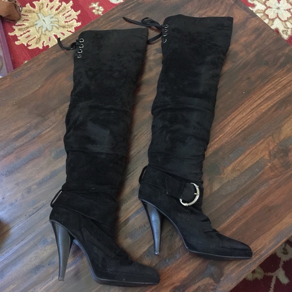 OVER THE KNEE BLACK HEELED BOOT 9