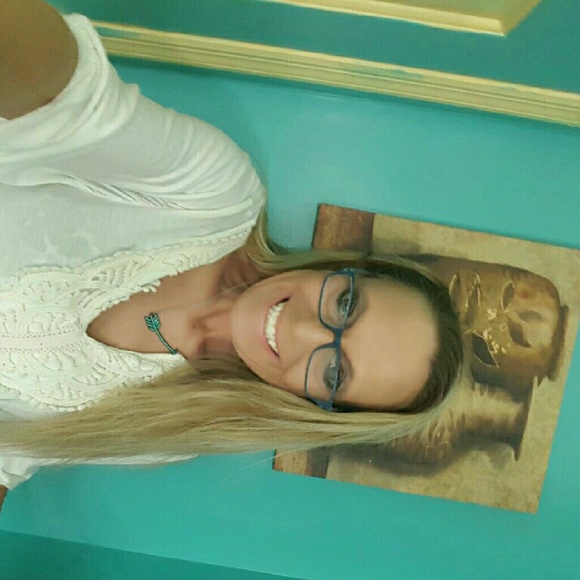 Meet your Posher, Vicki - Picture 2 of 2