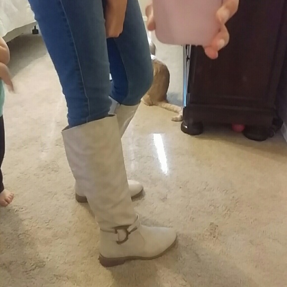 Like new Taupe boots!!